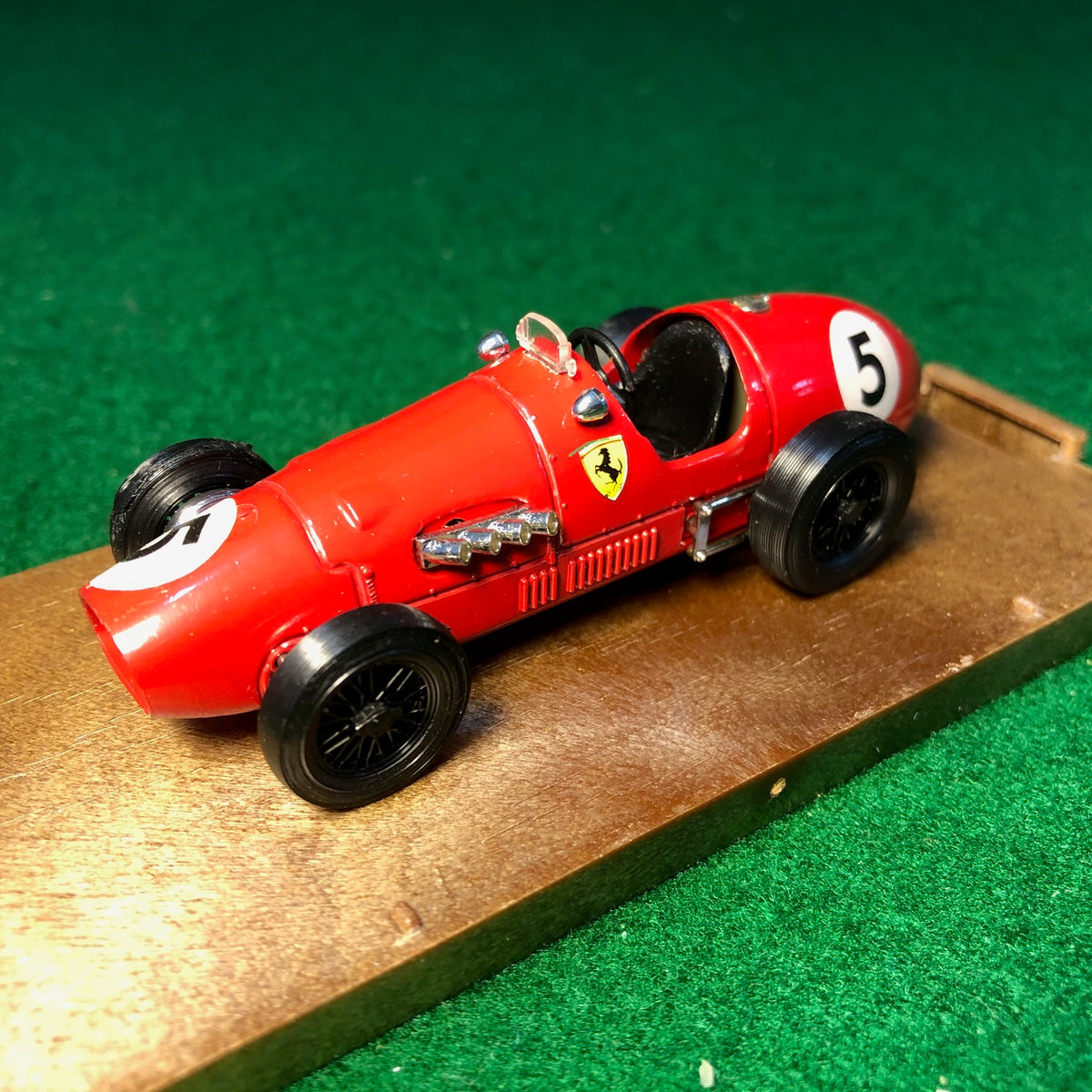 Ferrari 500 F2 1952 World Champion Alberto Ascari by Brumm 1:43 (r044)(DC)