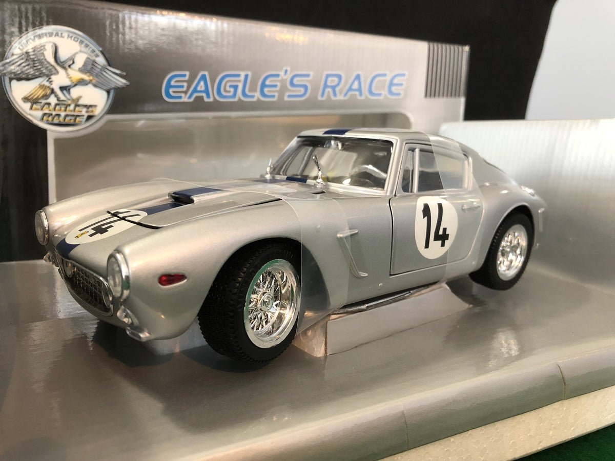 1/18 CMC FERRARI 250 GT Berlinetta Passo Corto ( Swb ) 1961 IN Rouge M 1/18 CMC FERRARI 250 GT Berlinetta Passo Corto ( Swb ) 1961 IN Rouge M