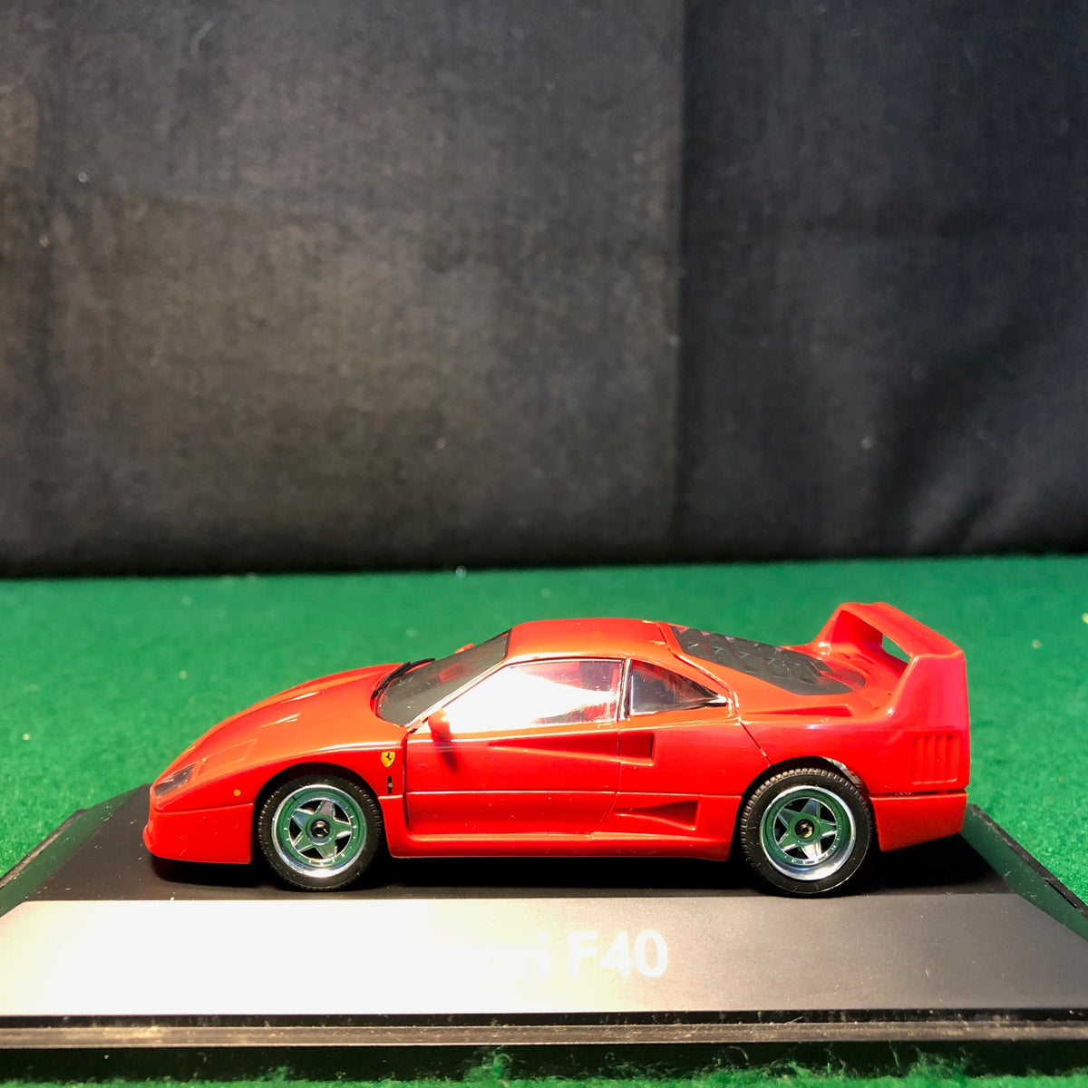Ferrari F40 1987 - red 1:12 – Thomas Langejürgen Ferrari F40 1987 - red 1:12 – Thomas Langejürgen