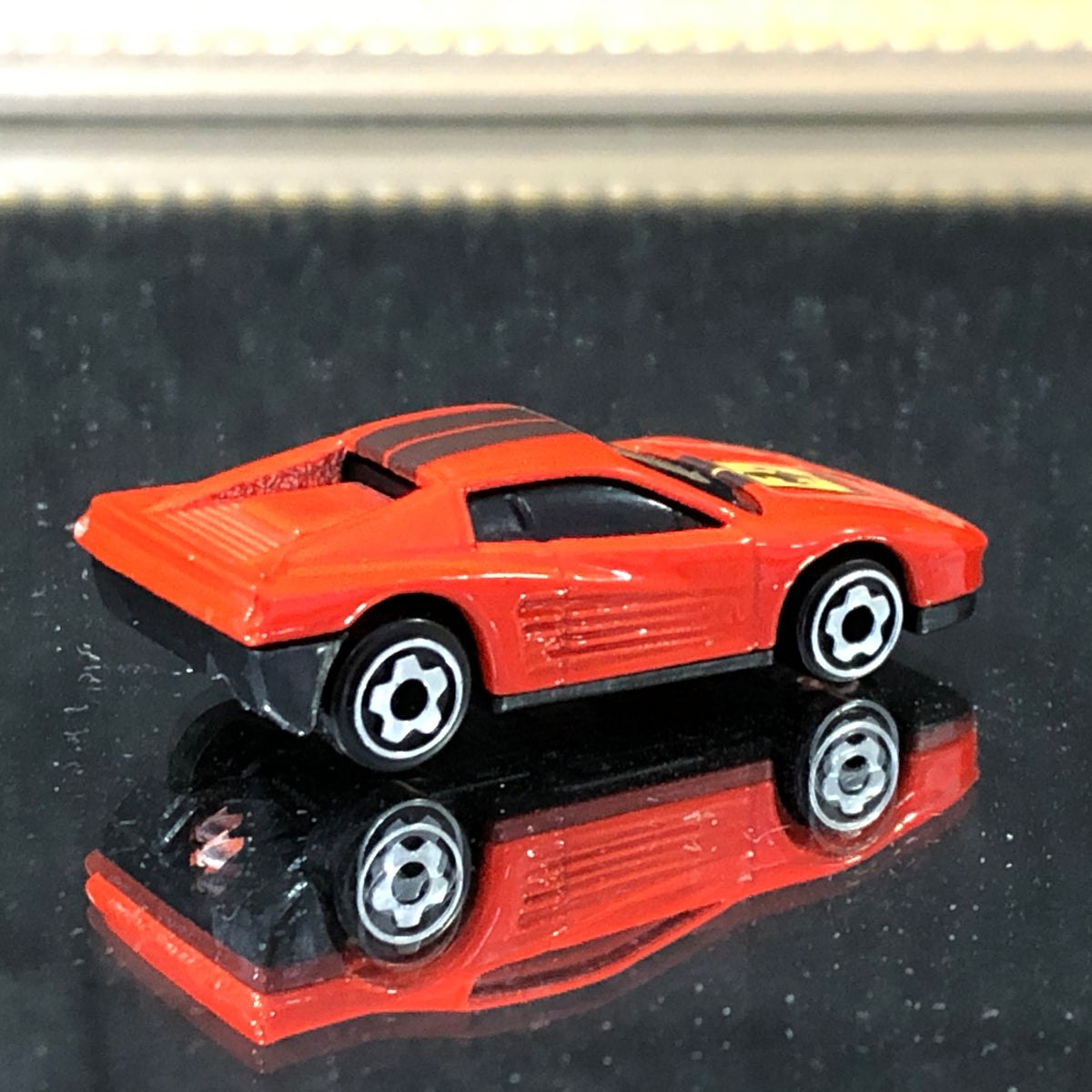 Ferrari Testarossa Red - Micro Color Racers by HotWheels 1:87 HO