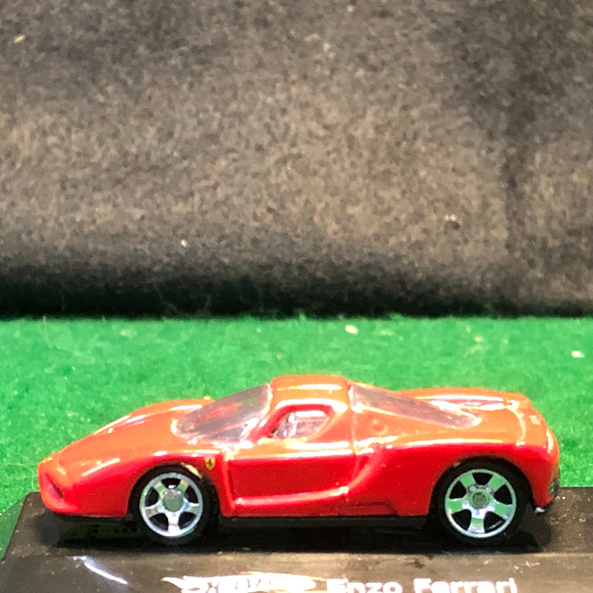 Ferrari Enzo Red by HotWheels 1:87 HO (5SP)(L7174)(DC)