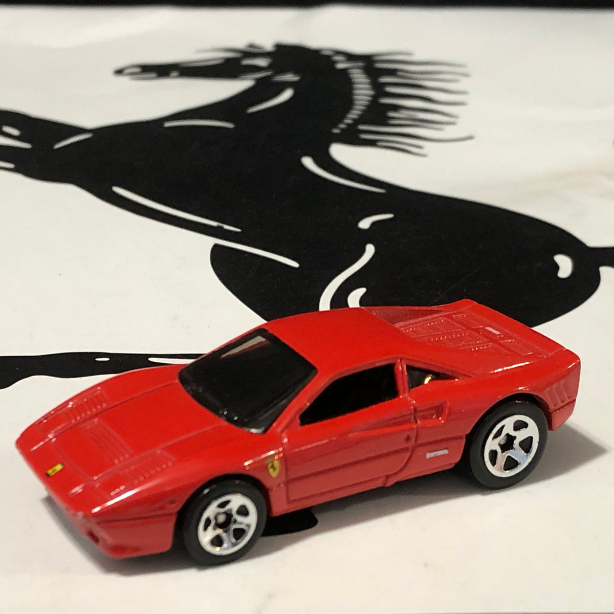 Ferrari 288 GTO Red by HotWheels 1:64 (5SP)(L9953)(No box
