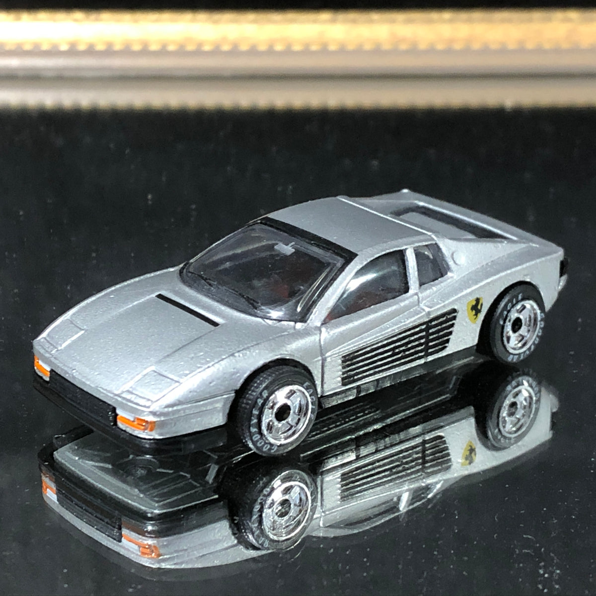 Ferrari Testarossa Silver by Matchbox 1:59 (42740)(No box