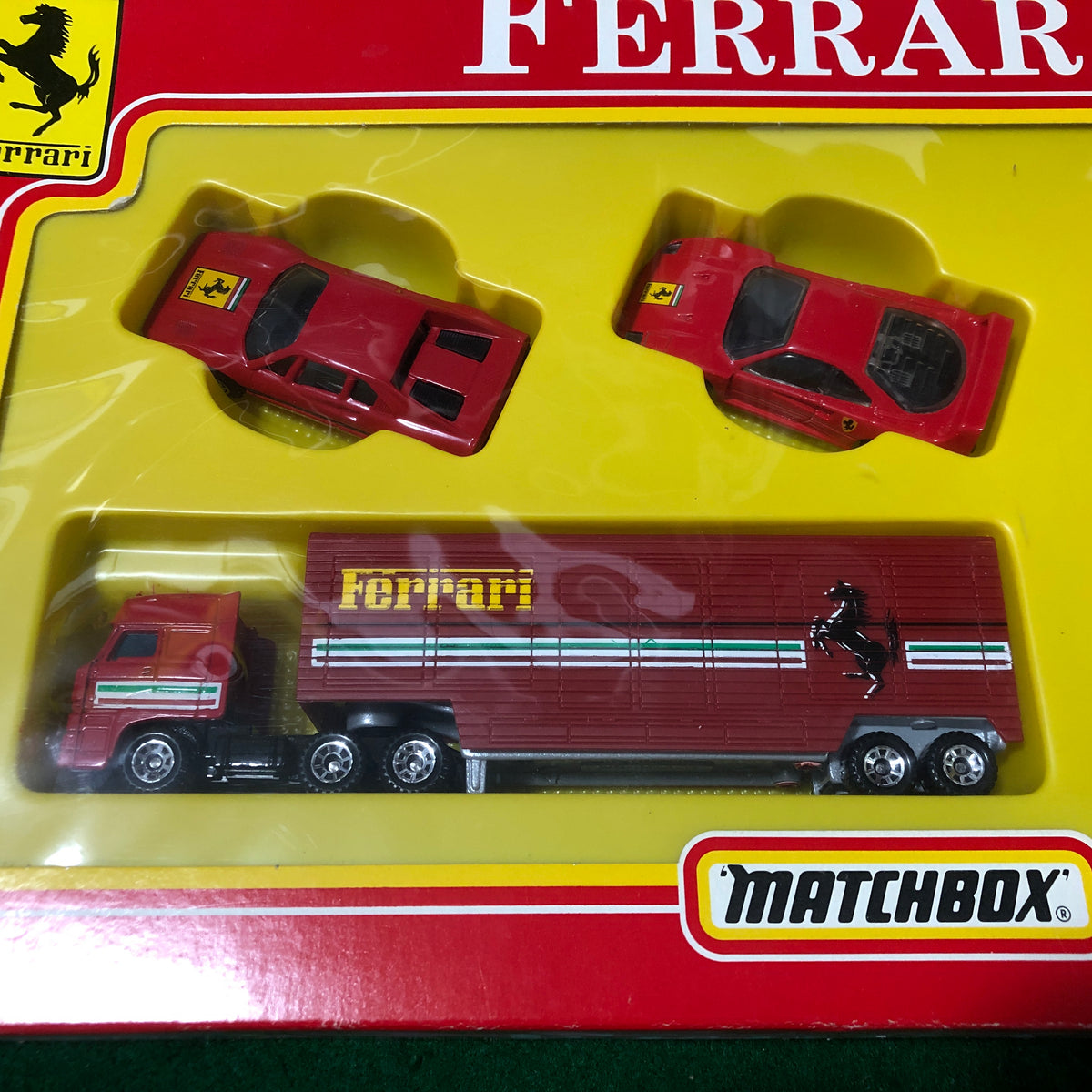 Ferrari 308 GTB F40 Testarossa F1 Car + Transporter Gift Set by