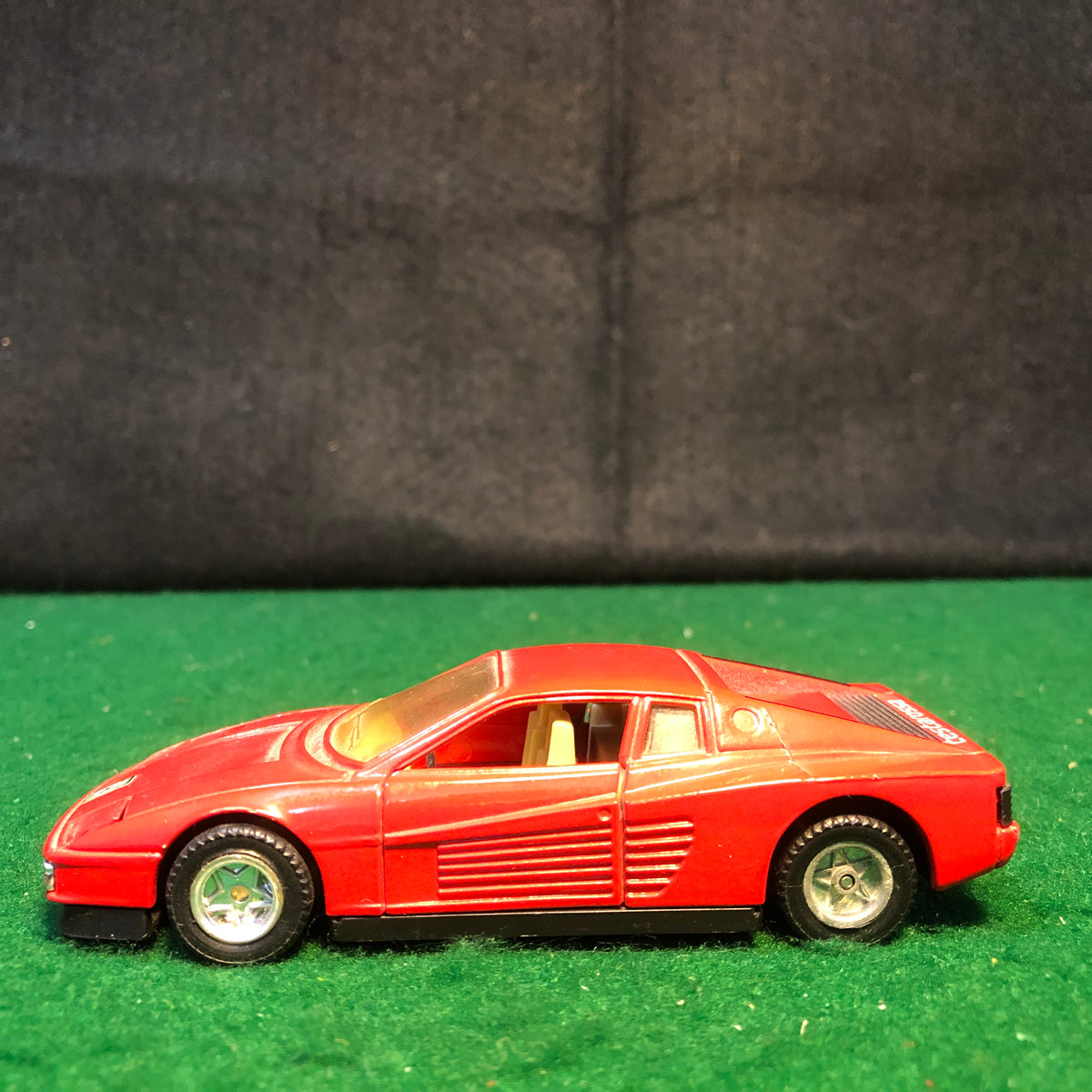 Ferrari Testarossa Red Motorized by MC Toy 1:39 (No box) – Albaco  Collectibles