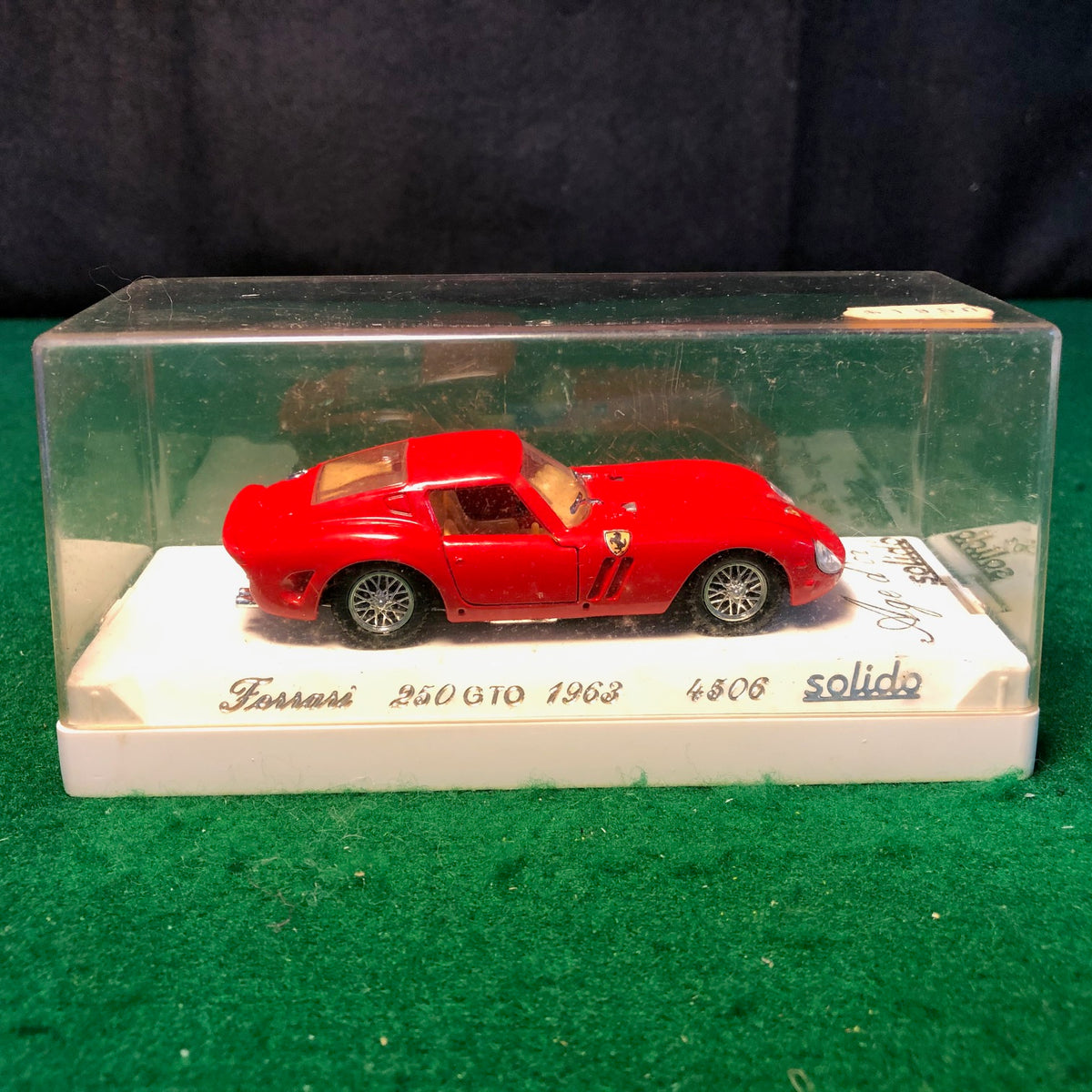 Ferrari 250 GTO 1964 Red by Solido 1:43 (4506)(White base