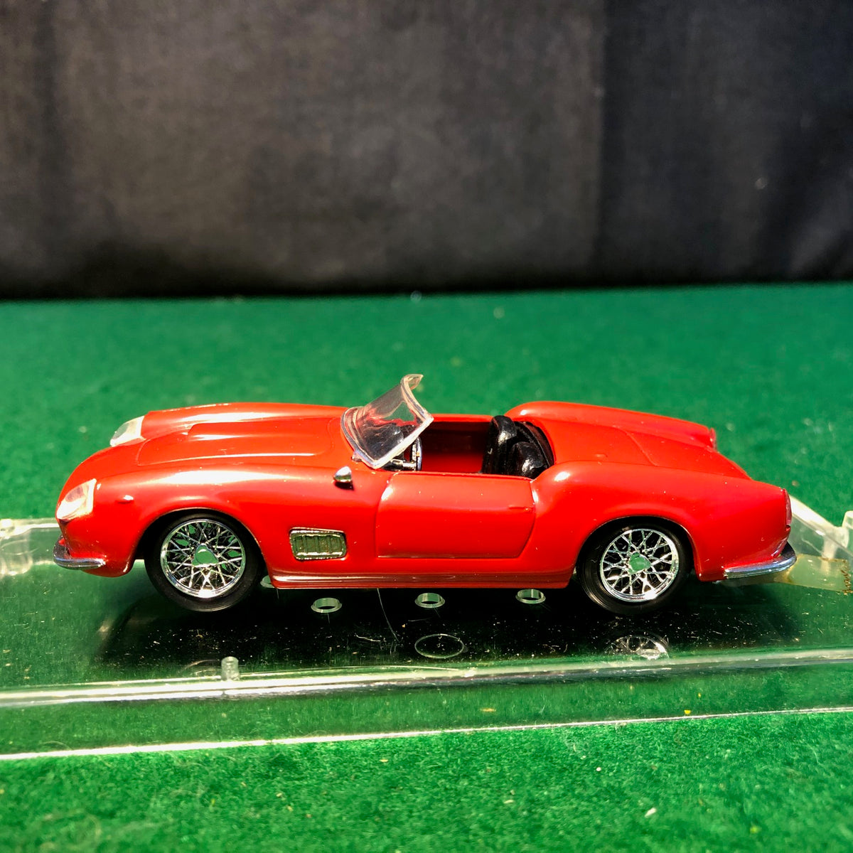 Ferrari 250 California Spyder Open Cabriolet by Vitesse 1:43 (140)(DC)