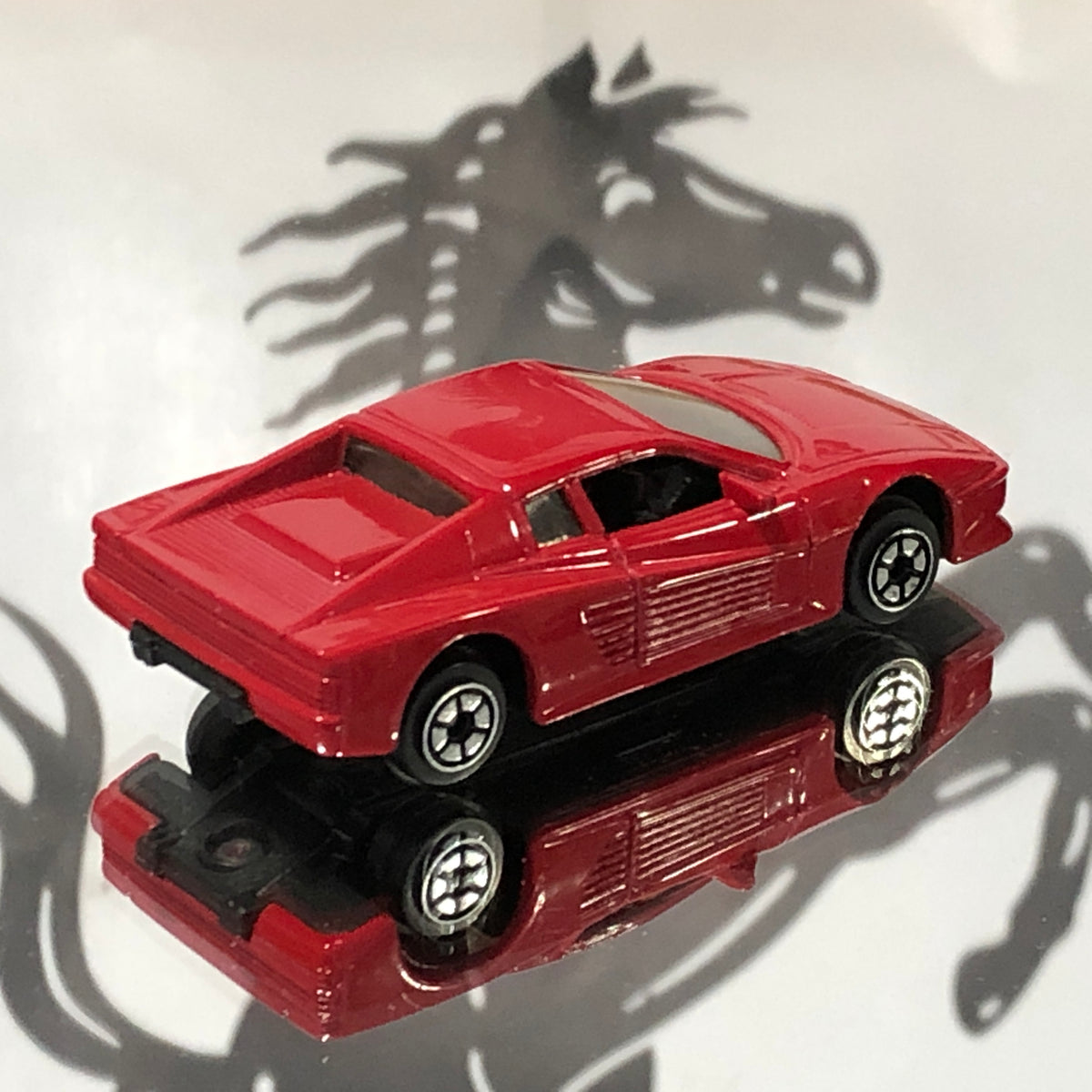 Ferrari Testarossa Red by BBurago 1:18 (No box) – Albaco Collectibles