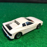 ferrari_testarossa_pearl_white_by_hotwheels_1-64_(5sp)(16304)(no_box)-1_at_albaco.com
