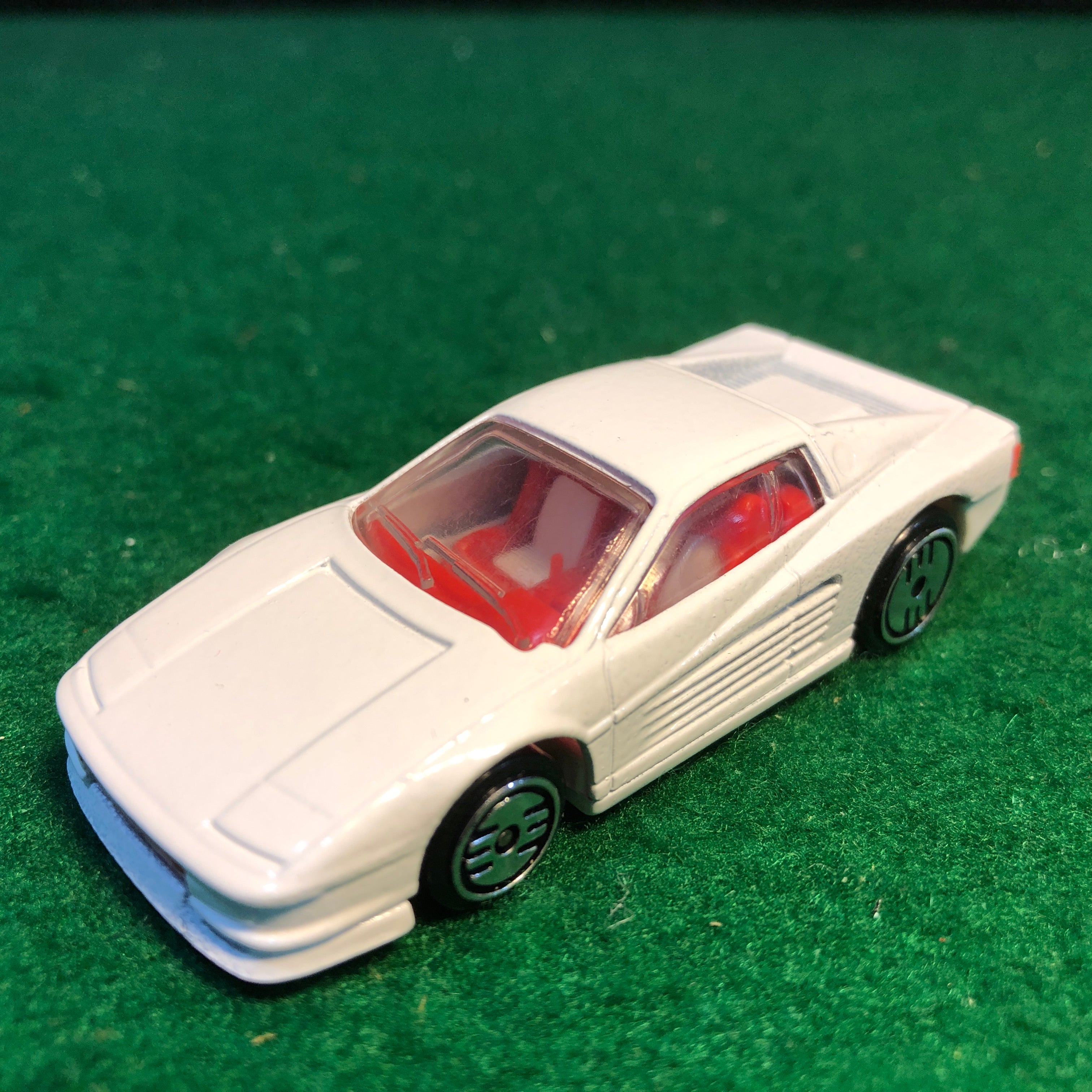 1984 Ferrari Testarossa diecast model car 1:18 scale die