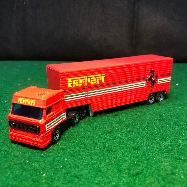 ferrari_team_transporter_daf_3300_&_low_bed_trailer_by_matchbox_1-86_ho_(cy24)(no_box)-1_at_albaco.com