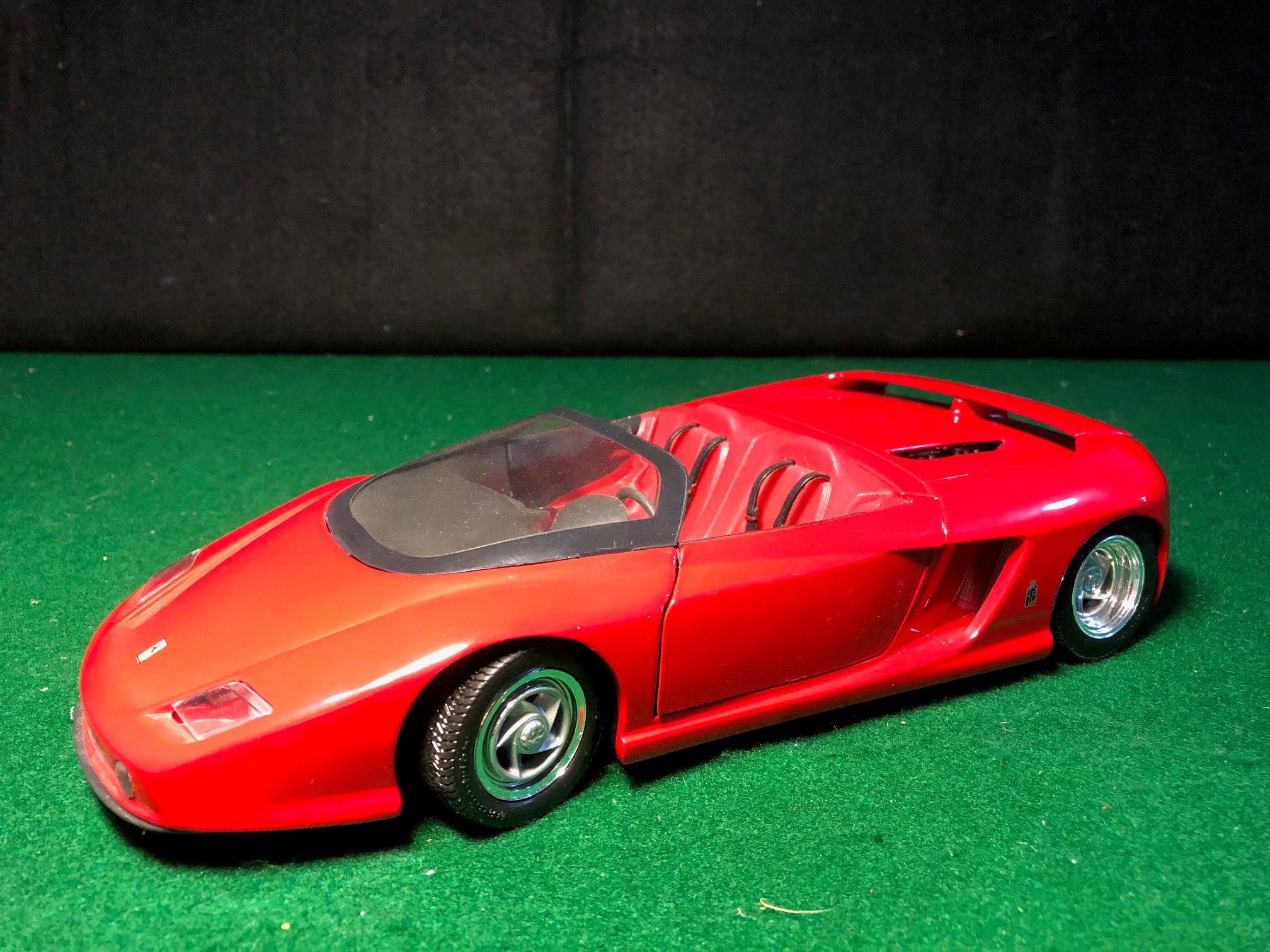 1/43 Revell Ferrari Mythos Pininfarina rot 8500 | eBay